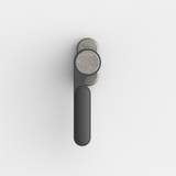 FSB 1138 Fenstergriff von Dieter Rams rgs in Aluminium Pure 0013 und Schwarz 0810, freigestellte Produktansicht.