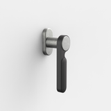 FSB 1138 Fenstergriff von Dieter Rams rgs in Aluminium Pure 0013 und Schwarz 0810, freigestellte Produktansicht, Frontansicht.