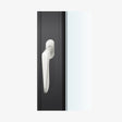 FSB 1144 Fenstergriff von Jasper Morrison in Aluminium 0105 Naturfarbig, glänzend, auf dunklem Fensterrahmen.