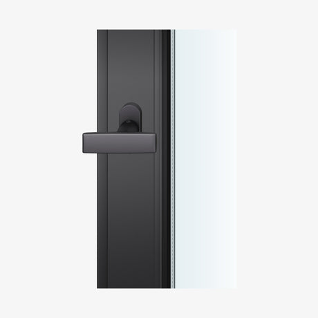 FSB 3428 Fensterolive in Aluminium 0810 Schwarz (C35), auf dunklem Fensterrahmen.