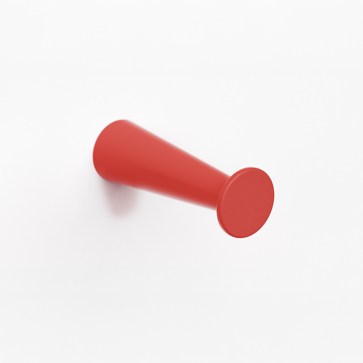 FSB 8460 Mantelhaken in Les Couleurs® Le Corbusier® Rouge Vermillon 31, freigestellte Produktansicht.
