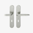 FSB 1292 Drückergarnitur von Foster + Partners mit ovalem Langschild in Aluminium Pure 0013, freigestellte Produktansicht.