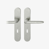 FSB 1292 Drückergarnitur von Foster + Partners mit ovalem Langschild in Aluminium Pure 0013, freigestellte Produktansicht.