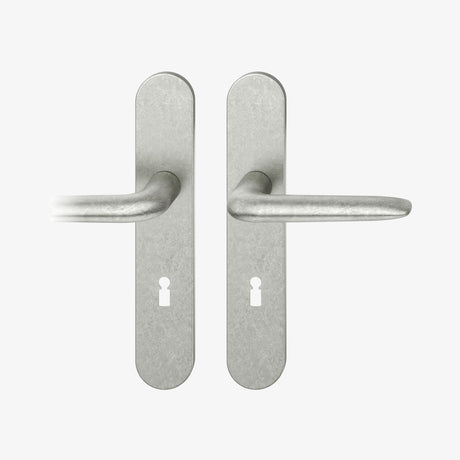 FSB 1292 Drückergarnitur von Foster + Partners mit ovalem Langschild in Aluminium Pure 0013, freigestellte Produktansicht.