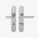 FSB 1292 WC-Garnitur von Foster + Partners mit ovalem Langschild in Aluminium Pure 0013, freigestellte Produktansicht.