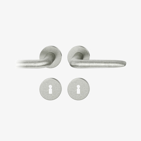 FSB 1292 Drückergarnitur von Foster + Partners mit Rundrosetten in Aluminium Pure 0013, freigestellte Produktansicht.
