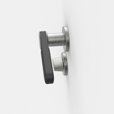 FSB 1138 WC-Garnitur von Dieter Rams rgs mit Rundrosetten in Aluminium Pure 0013 und Schwarz 0810, freigestellte Produktansicht, Draufsicht.